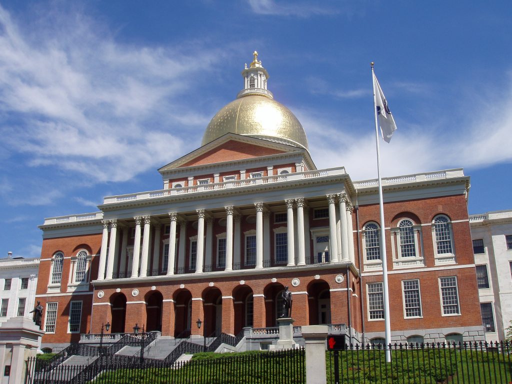 massachusetts-state-capitol-front-view-flag